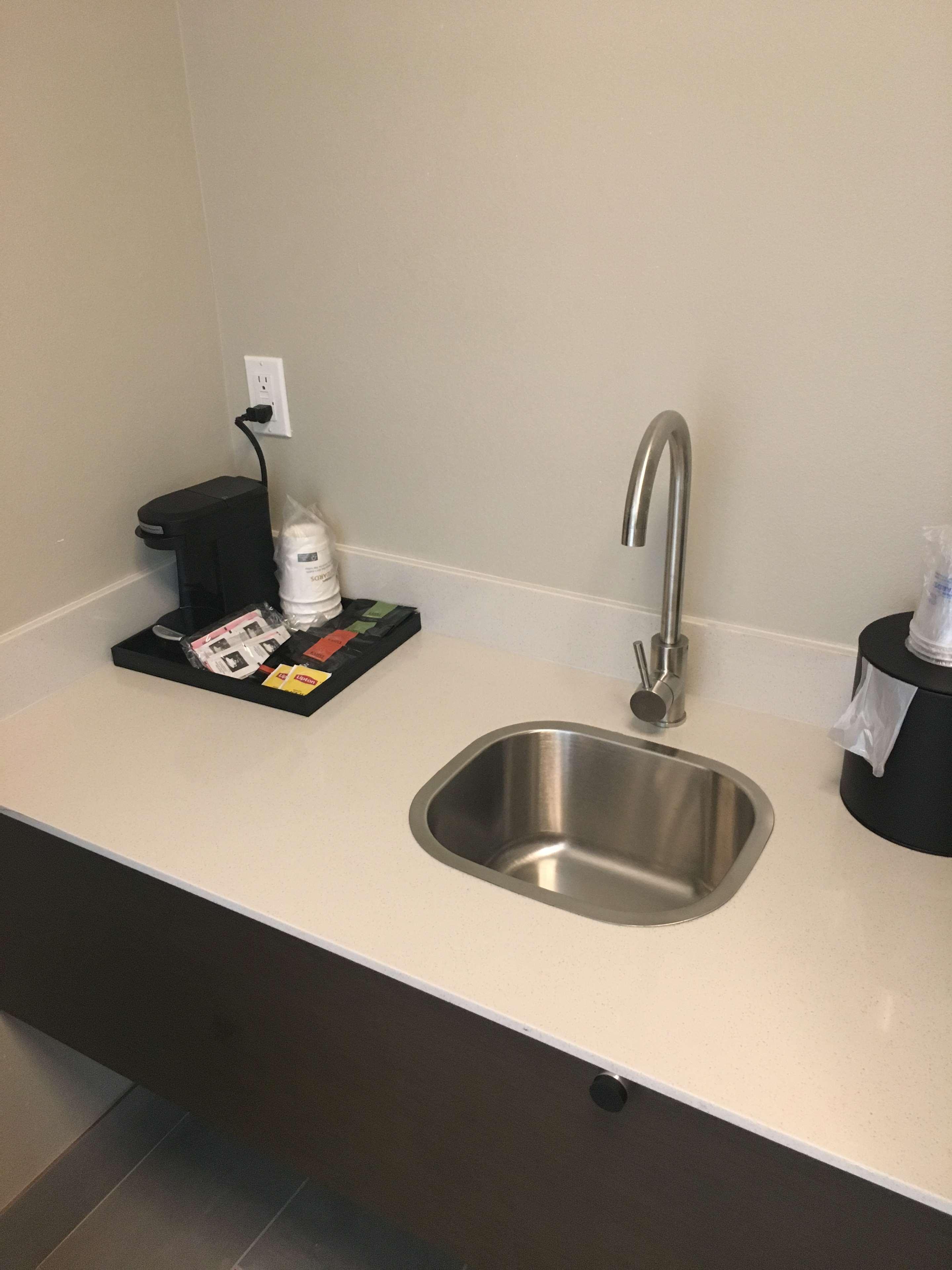 Best Western Plus New Barstow Inn & Suites Экстерьер фото