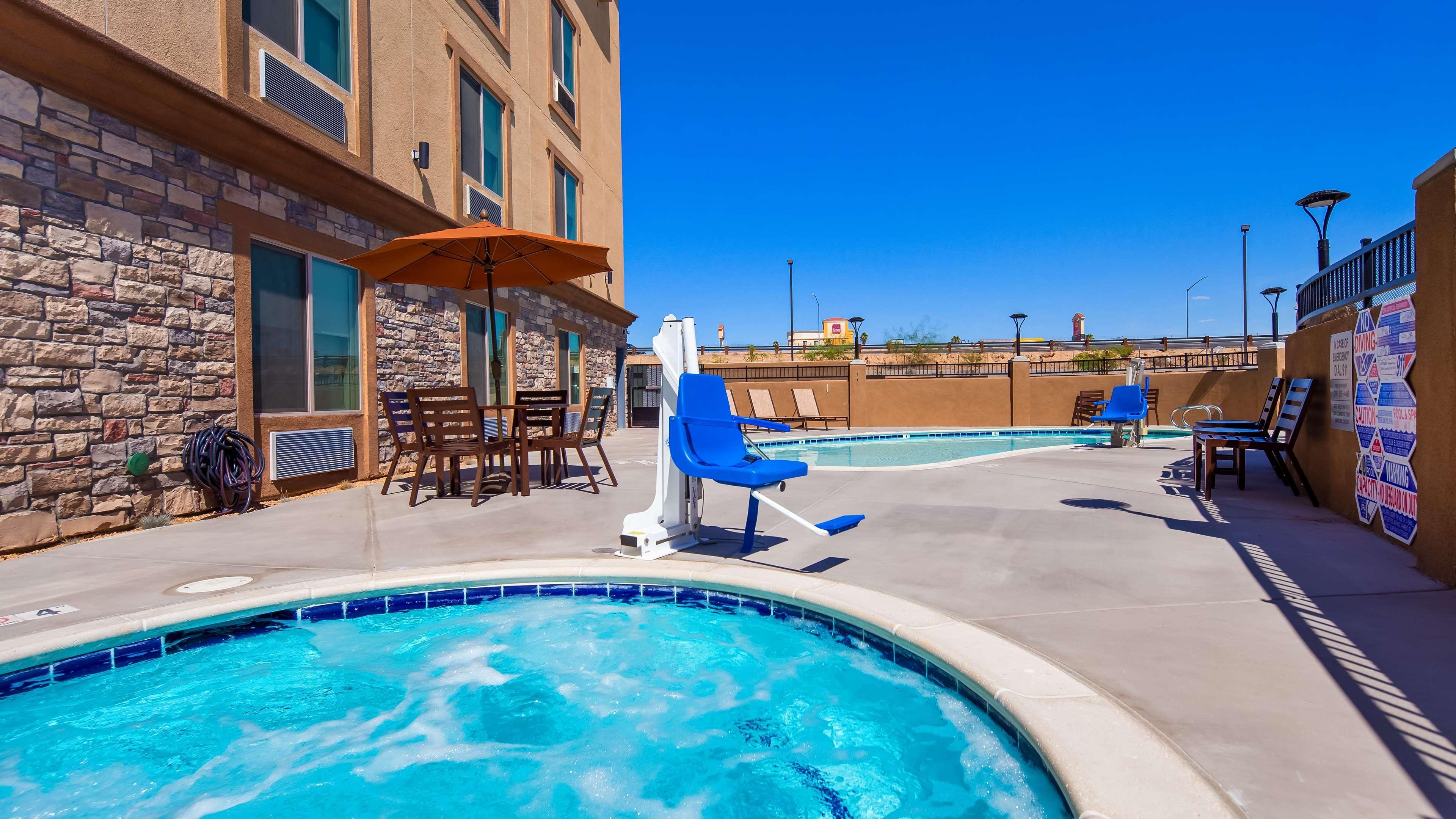 Best Western Plus New Barstow Inn & Suites Экстерьер фото