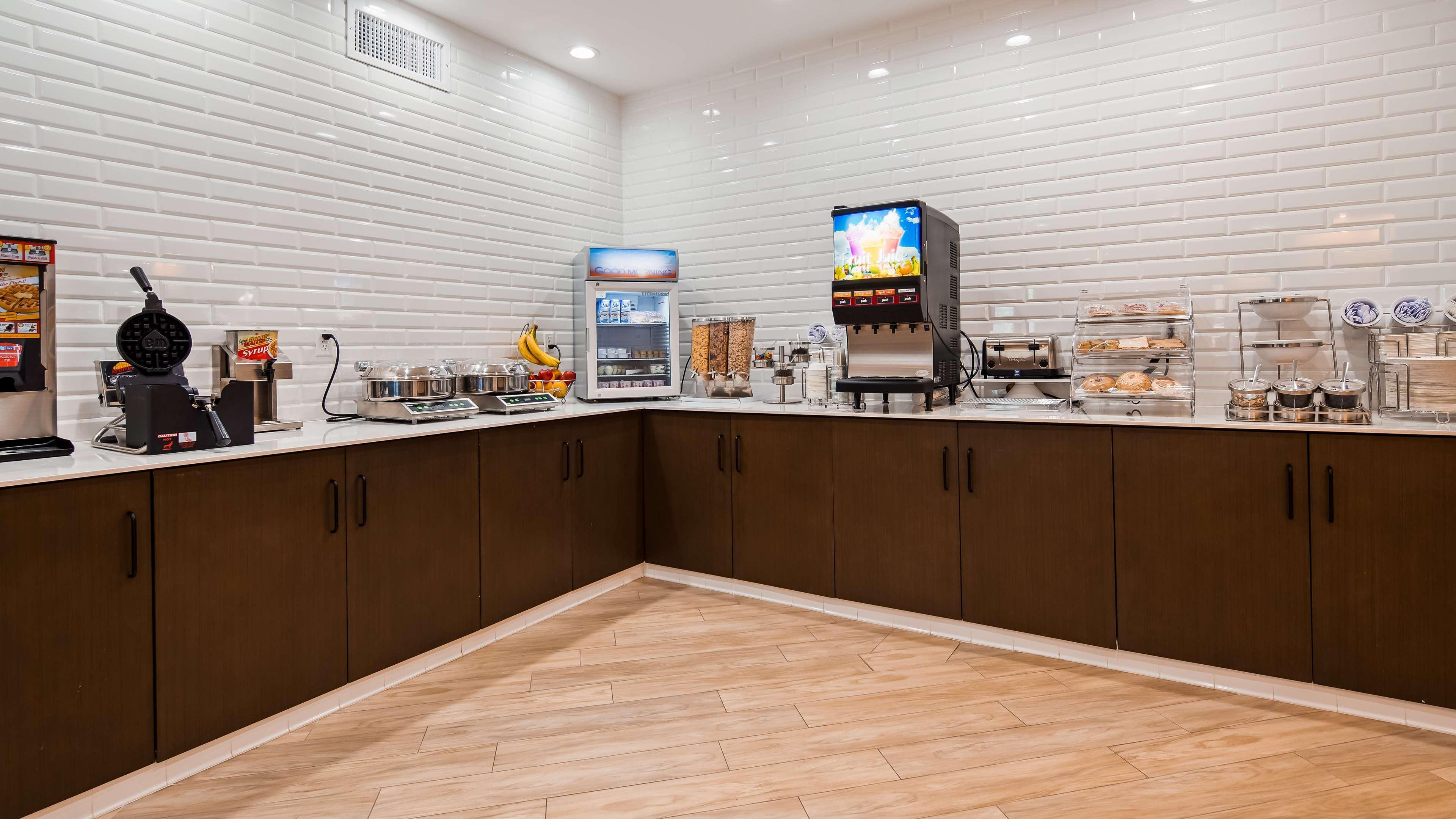 Best Western Plus New Barstow Inn & Suites Экстерьер фото