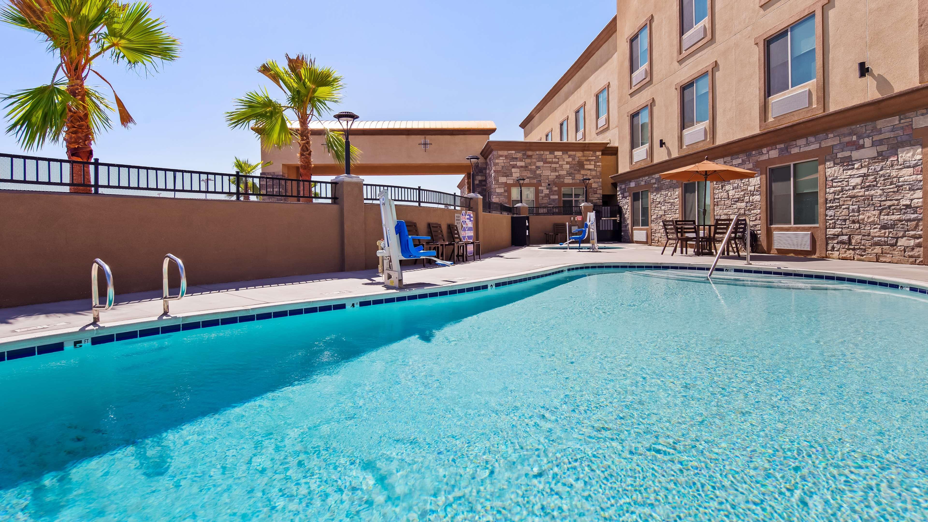 Best Western Plus New Barstow Inn & Suites Экстерьер фото